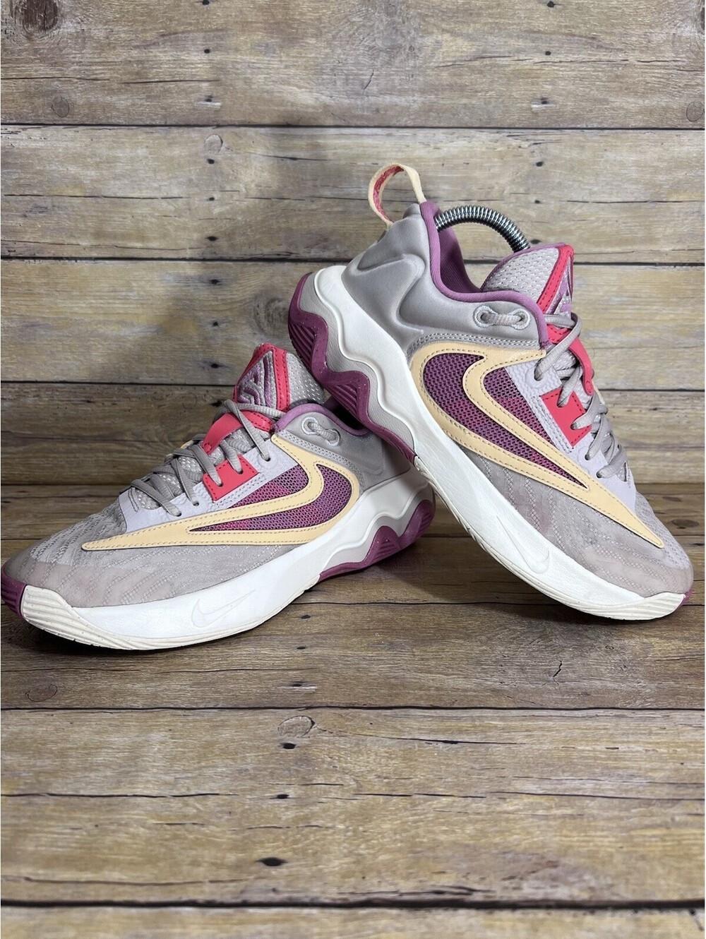 Nike Mens Sneaker GIANIS Immortality Stone/berry/guava Ice Size 6.5 DZ7533-200